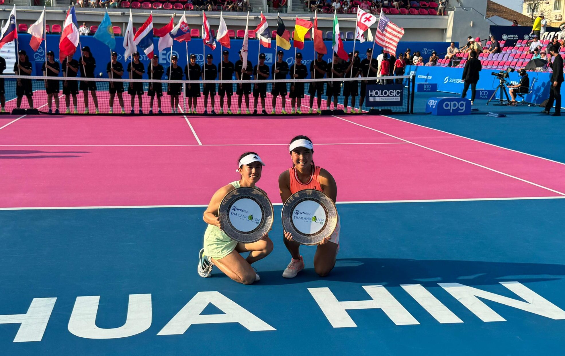 Aldila Sutjiadi, athletica company